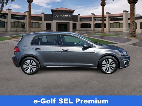 Used 2018 Volkswagen e-Golf SEL Premium w/ Driver Assistance Package FWD image 9