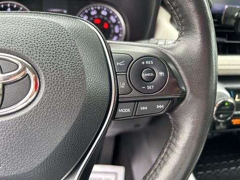 Used 2022 Toyota RAV4 XLE w/ Convenience Package image 14