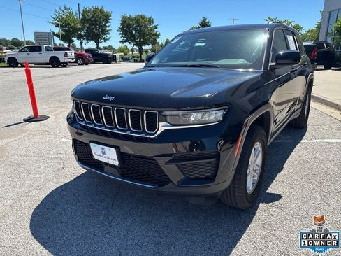 Used 2023 Jeep Grand Cherokee Laredo AWD/4WD image 11