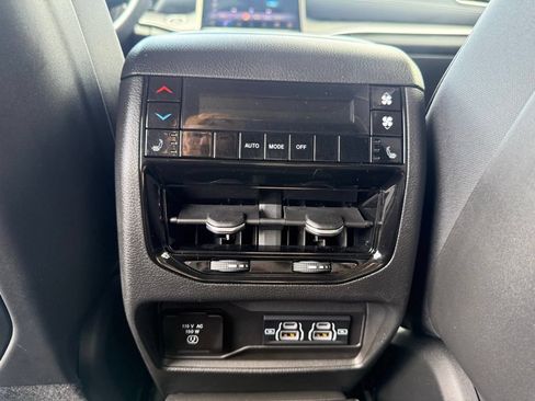Used 2023 Jeep Grand Cherokee L Limited AWD/4WD image 38