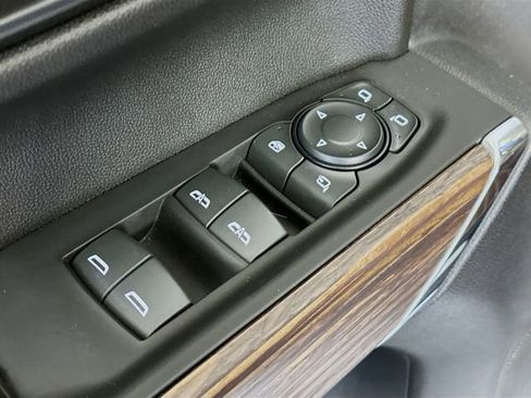 Used 2022 Chevrolet Silverado 1500 High Country w/ Technology Package image 21