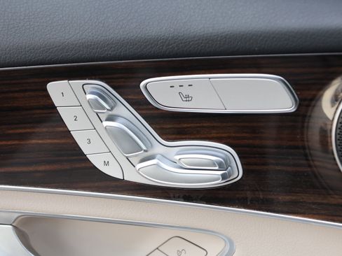 Used 2022 Mercedes-Benz GLC 300 image 13