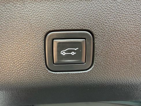 Used 2021 GMC Yukon AT4 w/ AT4 Premium Package AWD/4WD image 6