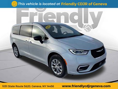 New 2026 Chrysler Pacifica Select image 3