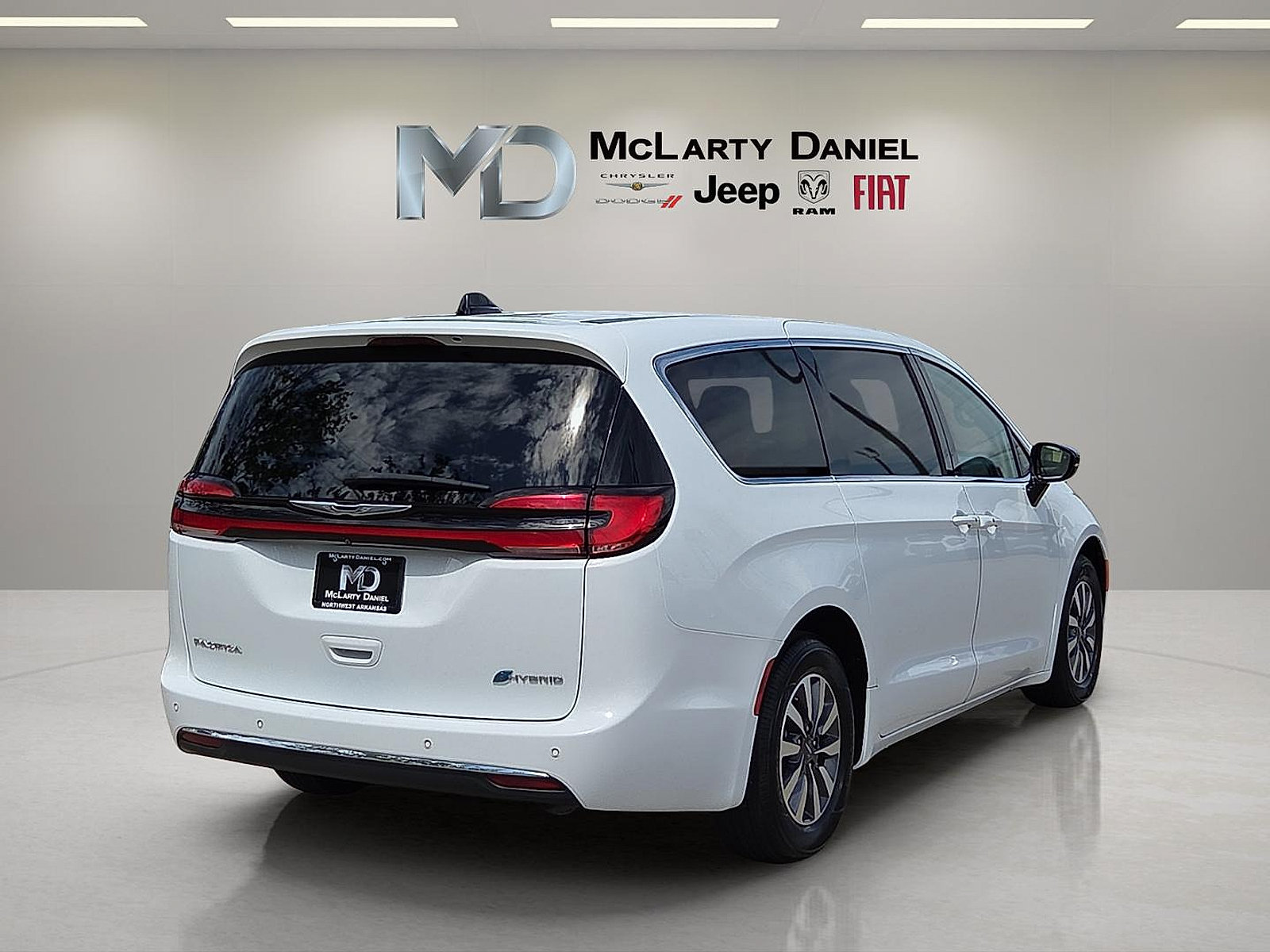 Used 2024 Chrysler Pacifica Limited FWD image 5
