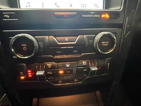 Used 2018 Ford Explorer XLT w/ Equipment Group 202A image 17