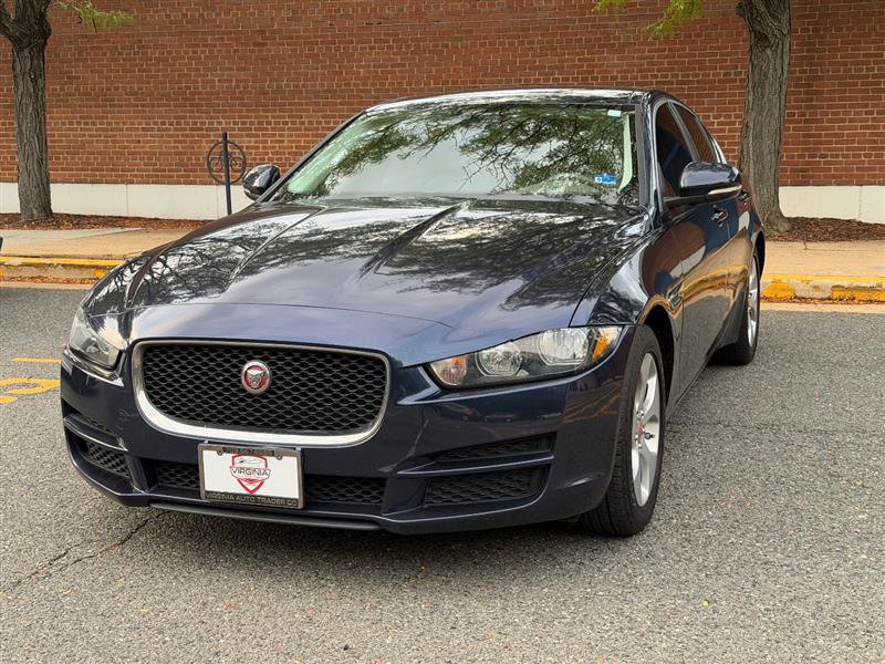 Used 2017 Jaguar XE RWD image 3