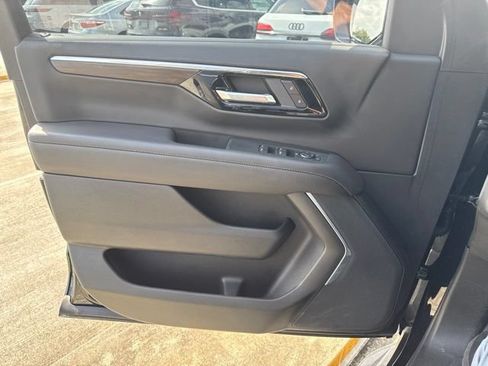 Used 2026 Chevrolet Suburban LS RWD image 14