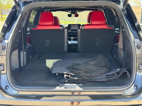 Used 2022 Toyota Highlander XSE FWD image 4