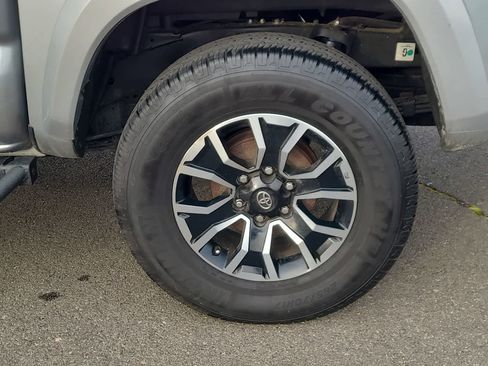 Used 2022 Toyota Tacoma TRD Sport image 16