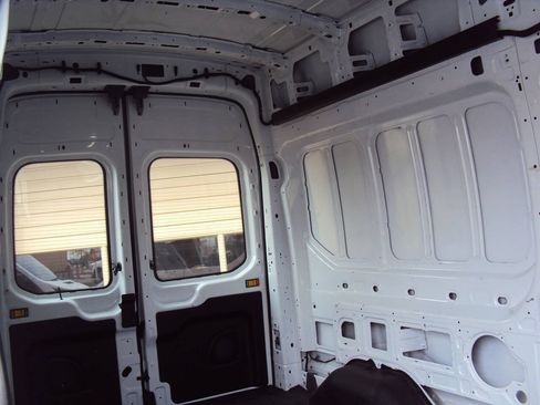 Used 2023 Ford Transit 250 148 High Roof RWD image 18