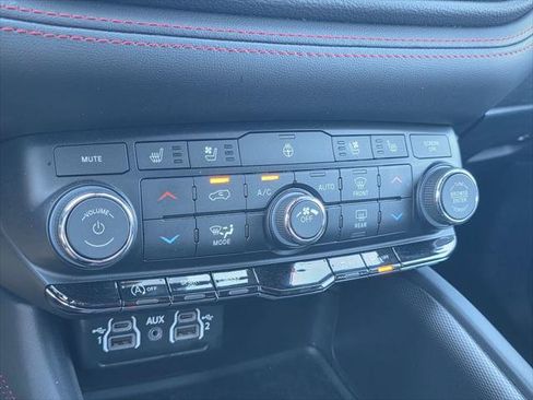 Used 2024 Dodge Durango GT RWD image 27