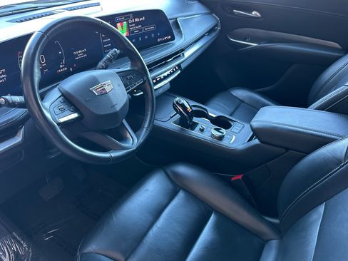 Used 2024 Cadillac XT4 Premium Luxury image 10