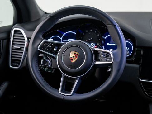 Certified 2023 Porsche Cayenne image 12