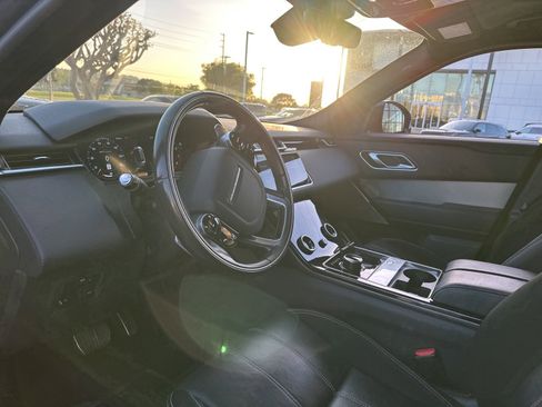 Used 2019 Land Rover Range Rover Velar R-Dynamic SE image 21