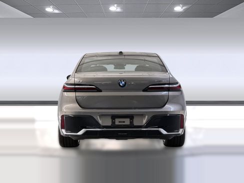 Used 2026 BMW i7 eDrive50 w/ M Sport Package RWD image 10