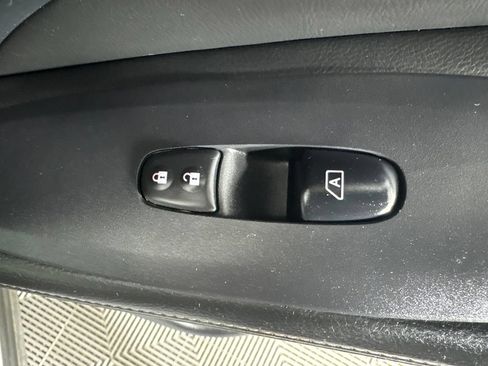 Used 2019 Nissan Pathfinder SL FWD image 42