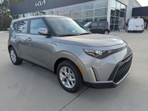New 2025 Kia Soul LX image 1