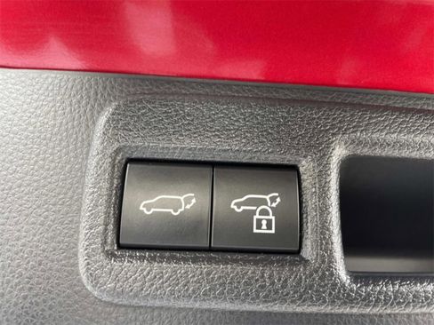 Used 2024 Toyota Venza Limited image 16