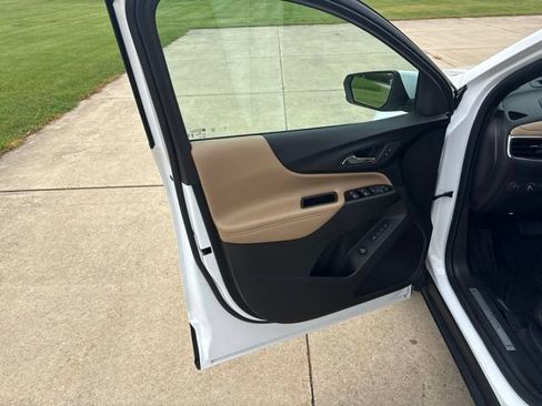 Used 2024 Chevrolet Equinox Premier w/ LPO, Floor Liner Package FWD image 12