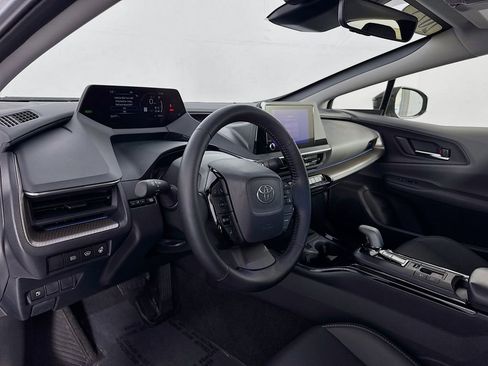 Used 2025 Toyota Prius XLE image 12