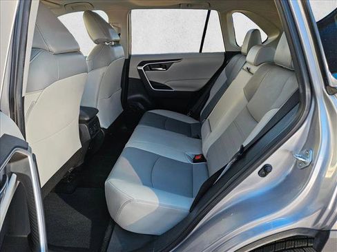 Used 2021 Toyota RAV4 XLE Premium image 20