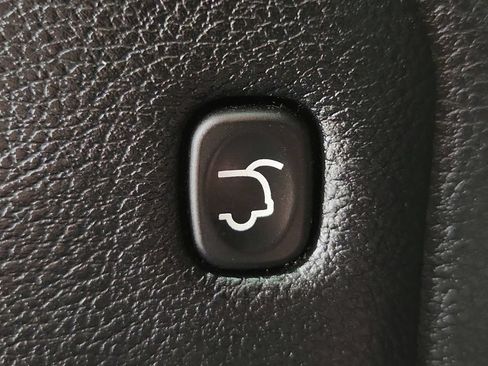 Used 2017 Jeep Grand Cherokee Altitude w/ Quick Order Package 23Z AWD/4WD image 37