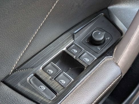 Used 2022 Volkswagen Tiguan SEL R-Line AWD/4WD image 32