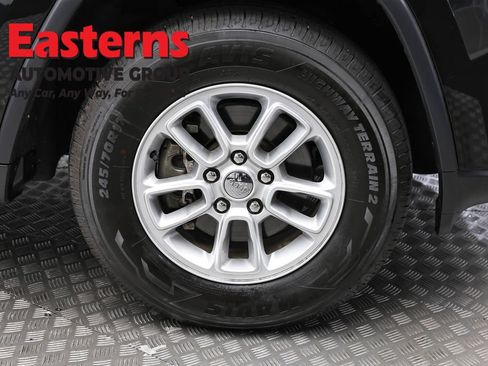 Used 2018 Jeep Grand Cherokee Laredo RWD image 30