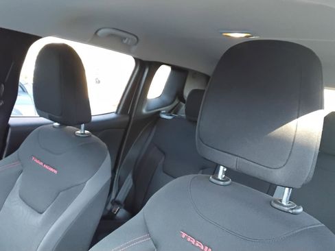 Used 2021 Jeep Renegade Trailhawk image 19