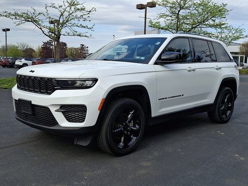 Certified 2023 Jeep Grand Cherokee Altitude AWD/4WD image 1