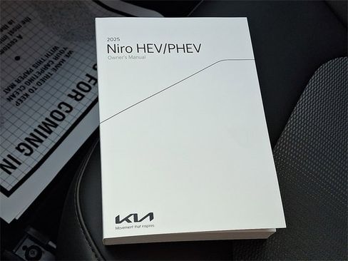 Certified 2025 Kia Niro EX Touring image 25
