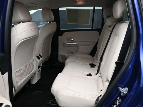 Used 2020 Mercedes-Benz GLB 250 w/ Premium Package image 13