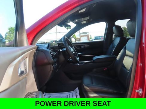 Used 2025 Chevrolet Traverse LT w/ Driver Confidence Package AWD/4WD image 17