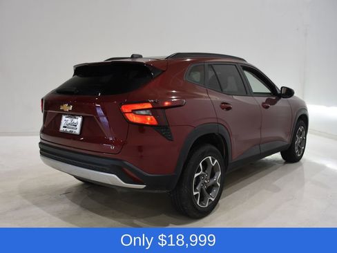 Used 2025 Chevrolet Trax LT image 4