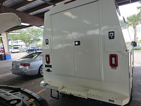 Used 2018 Ford F550 2WD SuperCab Super Duty w/ Power Equipment Group image 4