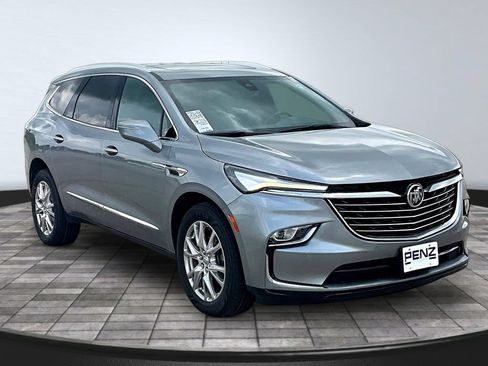 Used 2023 Buick Enclave Essence w/ Experience Buick Package AWD/4WD image 3