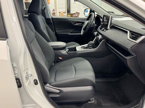 Used 2025 Toyota RAV4 XLE AWD/4WD image 16