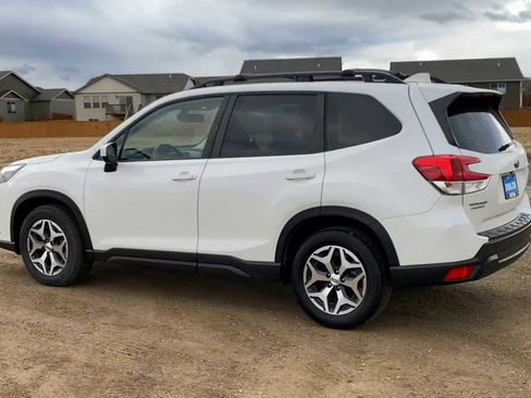 Used 2023 Subaru Forester Premium image 6