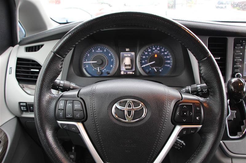 Used 2020 Toyota Sienna XLE w/ XLE Navigation Package AWD/4WD image 21