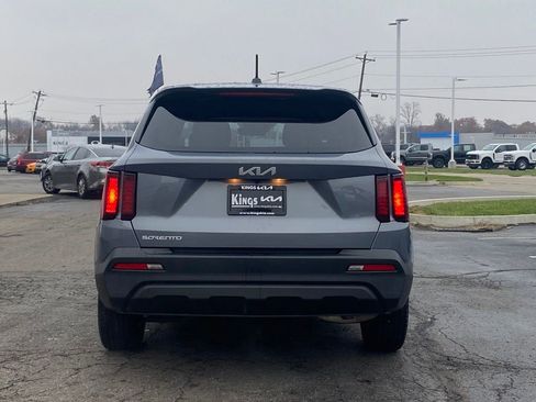 Used 2023 Kia Sorento LX image 6