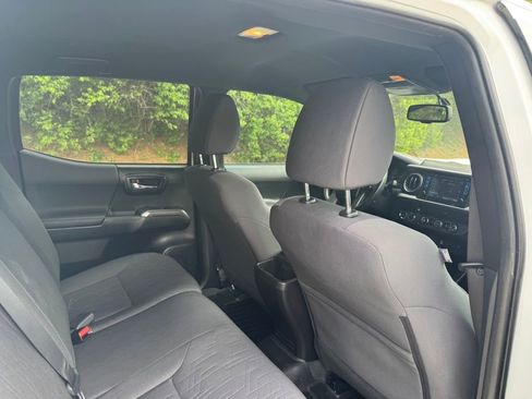 Used 2016 Toyota Tacoma TRD Sport w/ Towing Package image 14