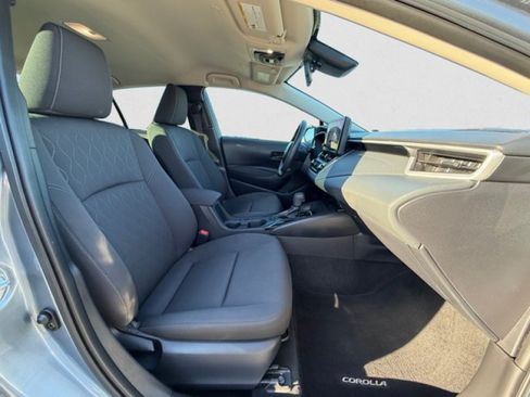Used 2025 Toyota Corolla LE w/ LE Premium Package FWD image 18