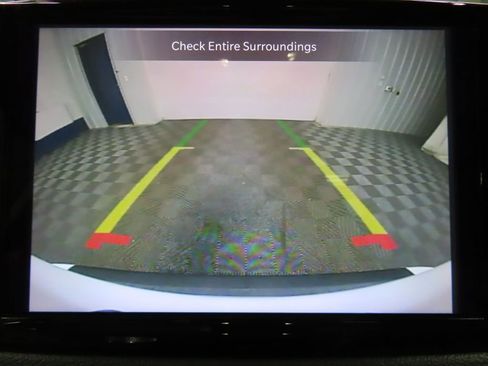 Used 2024 Chrysler Pacifica Limited FWD image 18