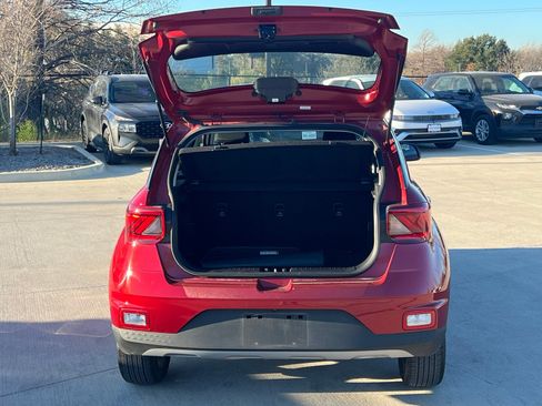 Certified 2025 Hyundai Venue SEL image 15