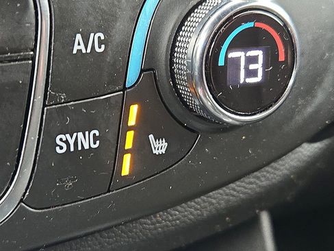 Used 2023 Chevrolet Traverse LT image 29