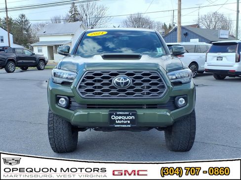 Used 2021 Toyota Tacoma TRD Sport w/ Technology Package image 2