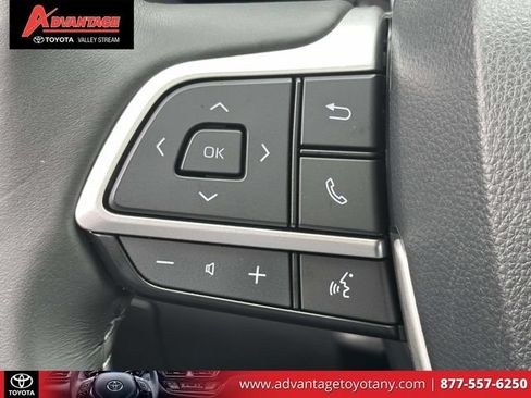 Used 2024 Toyota Highlander XLE AWD/4WD image 29