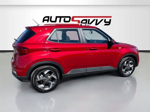 Used 2025 Hyundai Venue SEL image 7