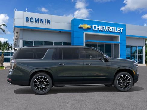 New 2026 Chevrolet Suburban RST RWD image 6